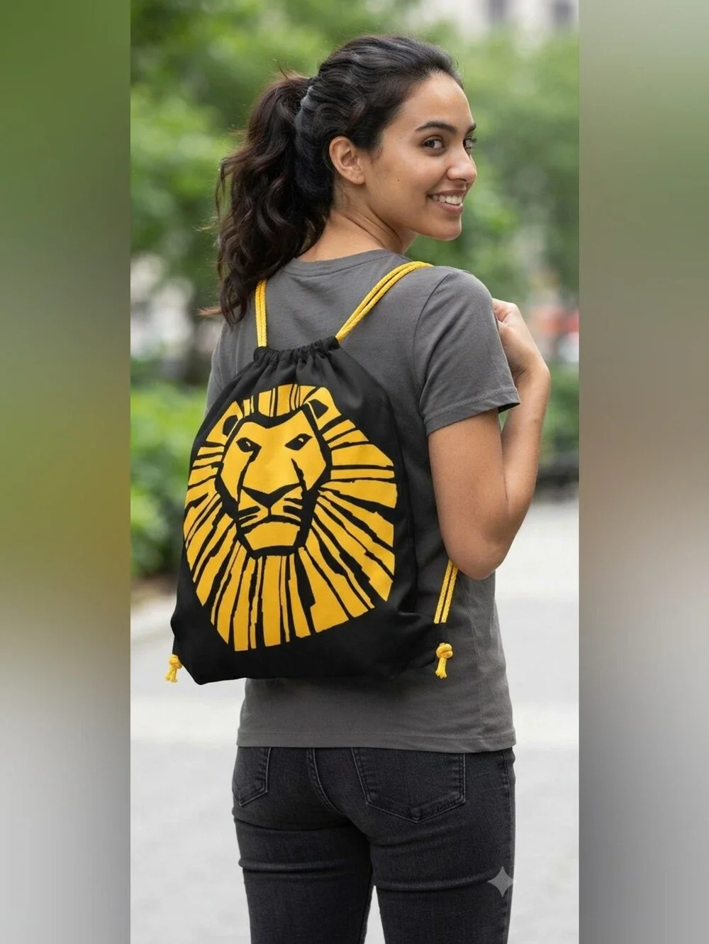 (1770) NWT DISNEY The Lion King Cinch Backpack